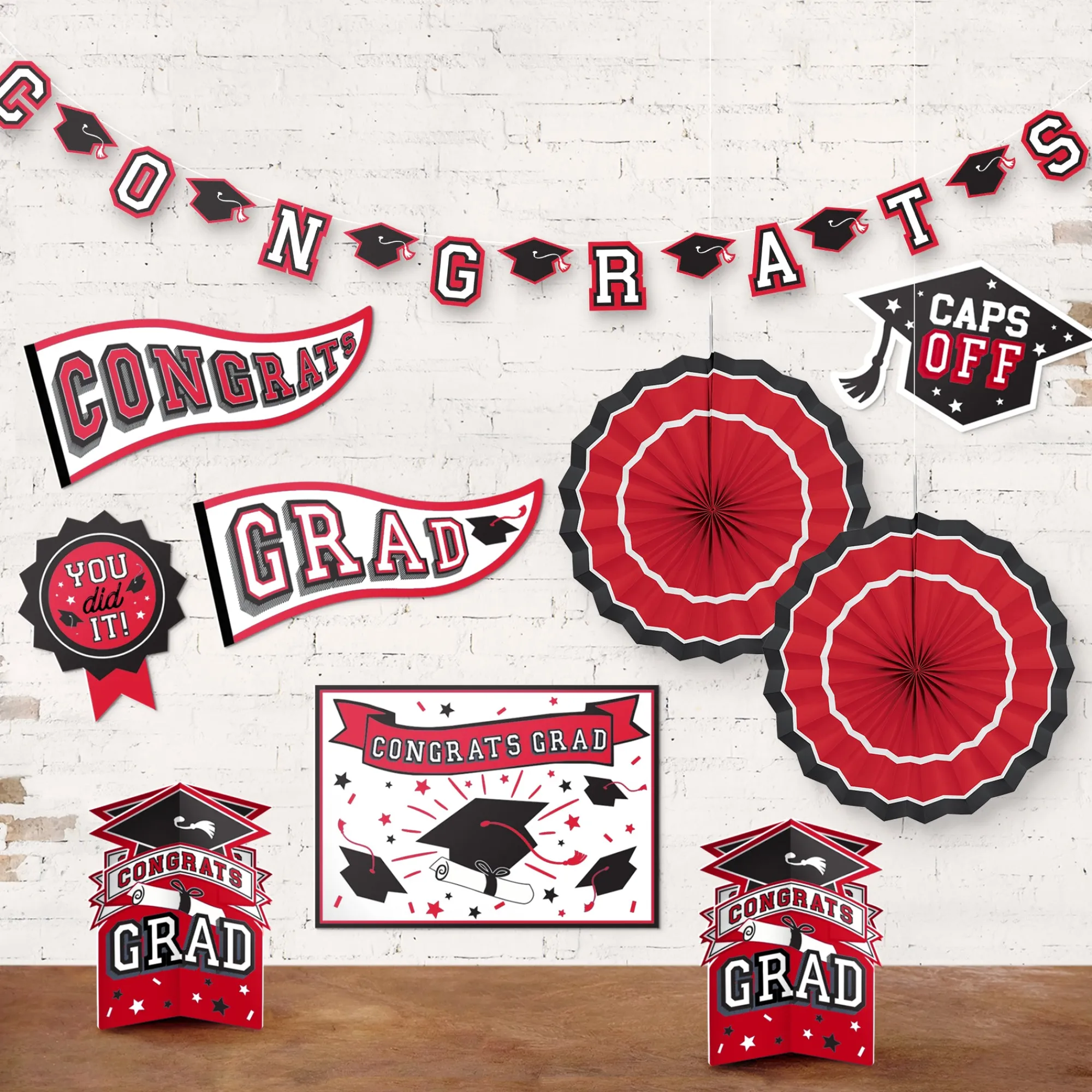 Hot Windy City Novelties Graduation Red Room Decorating Kit
